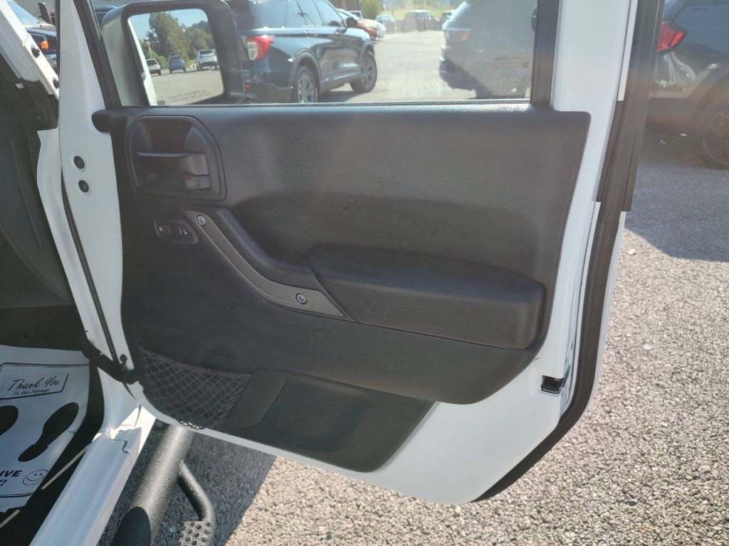 2017 Jeep Wrangler Unlimited Image 35