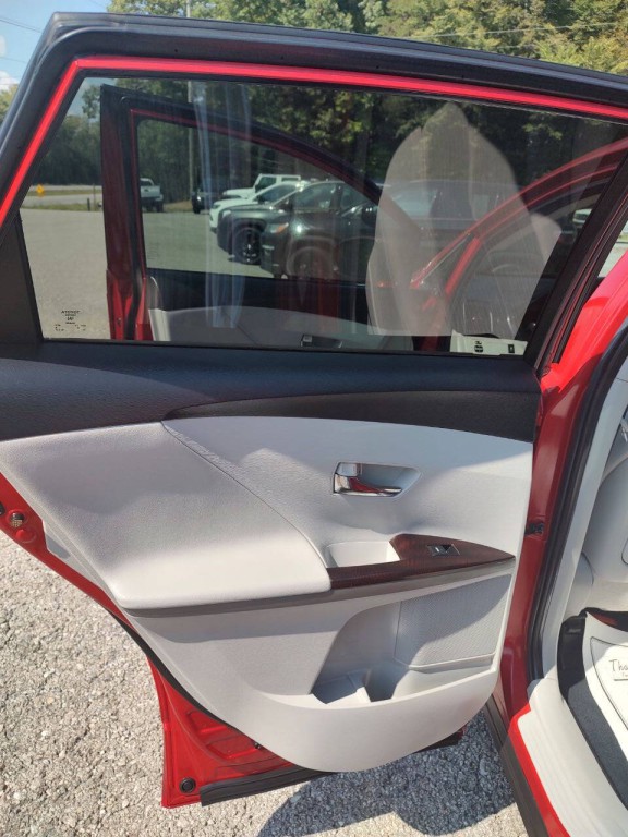 2012 Toyota Venza Image 28