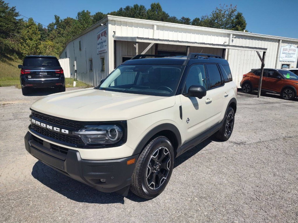 2025 Ford Bronco Image 2