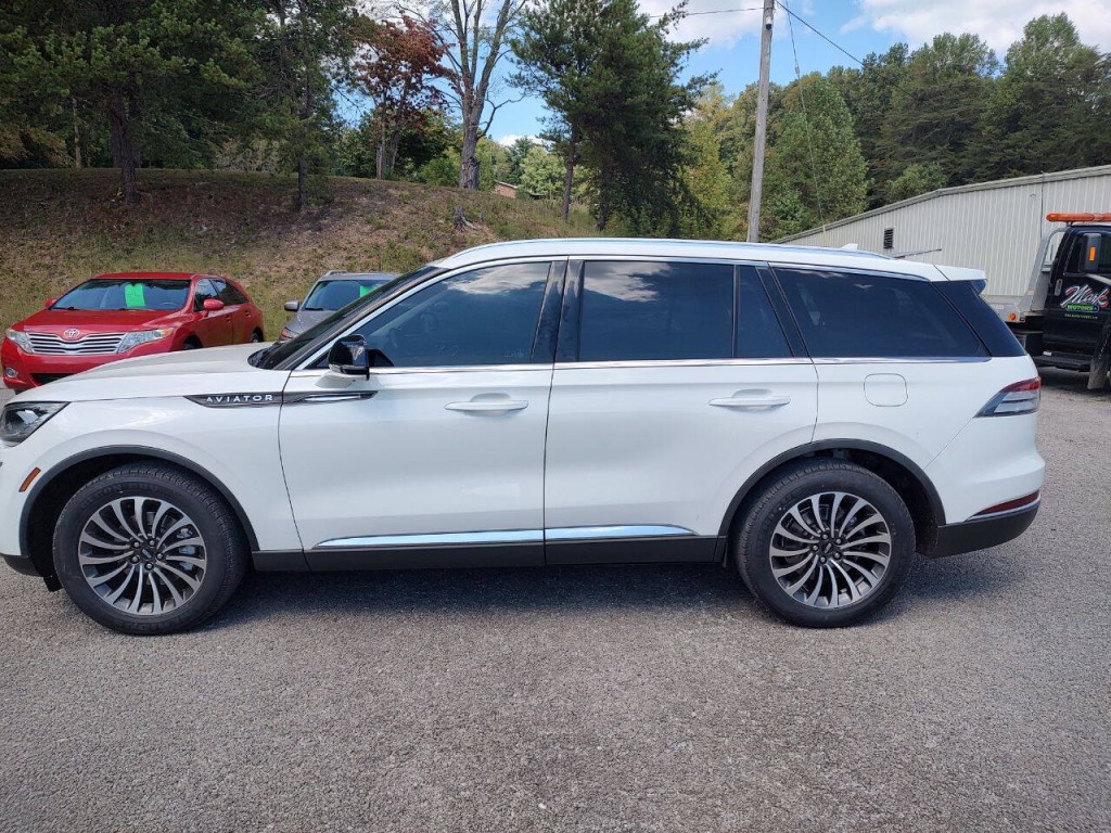 2022 Lincoln Aviator Image 9