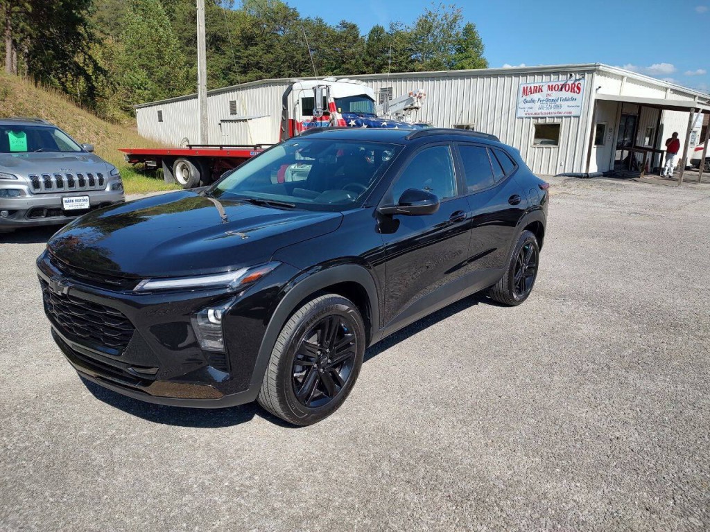 2025 Chevrolet Trax Image 2
