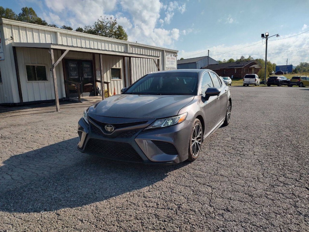 2019 Toyota Camry Image 2
