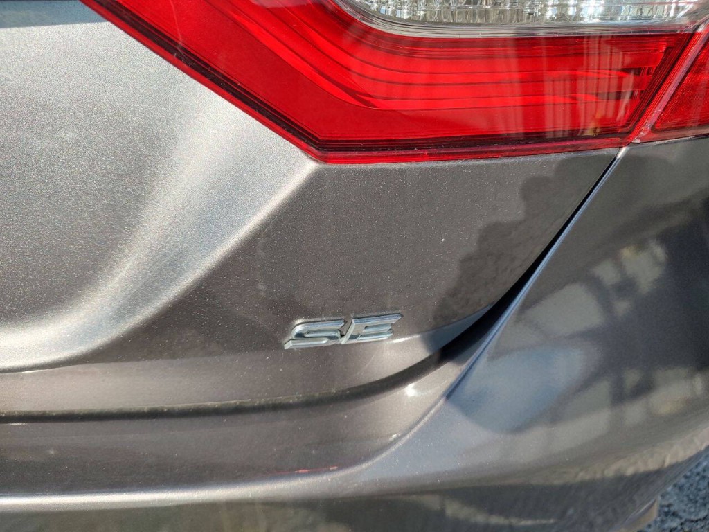 2019 Toyota Camry Image 12