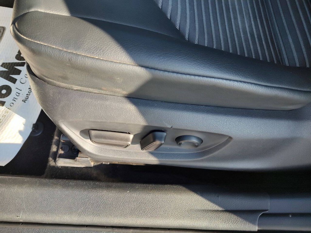 2019 Toyota Camry Image 14