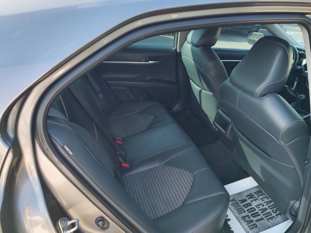 2019 Toyota Camry Image 19