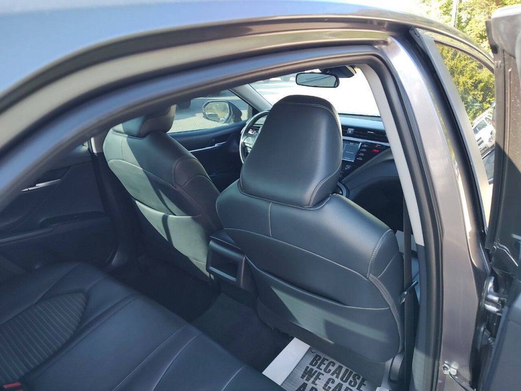 2019 Toyota Camry Image 20