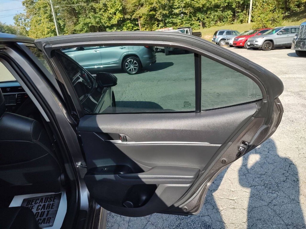 2019 Toyota Camry Image 21