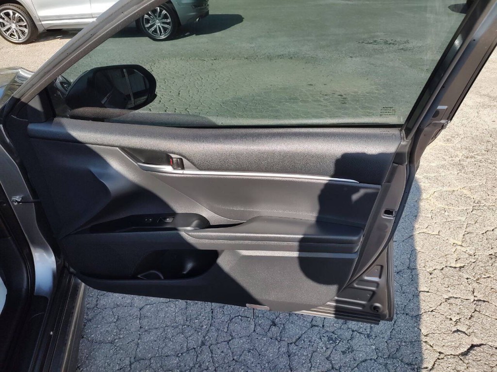 2019 Toyota Camry Image 23