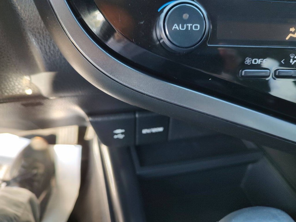 2019 Toyota Camry Image 28