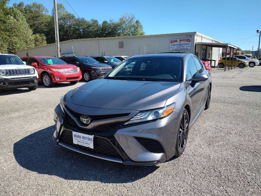 2019 Toyota Camry Image 2