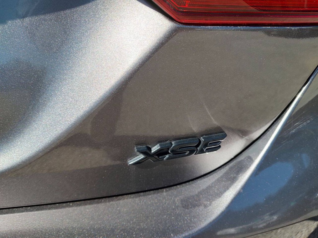 2019 Toyota Camry Image 12