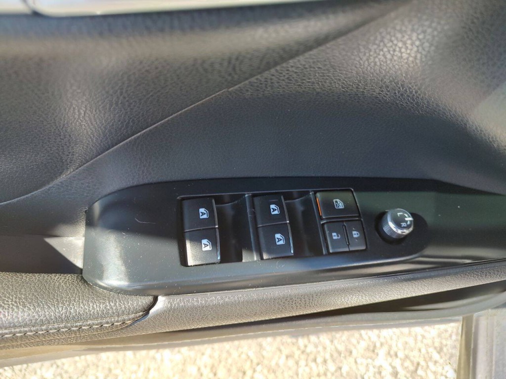 2019 Toyota Camry Image 17