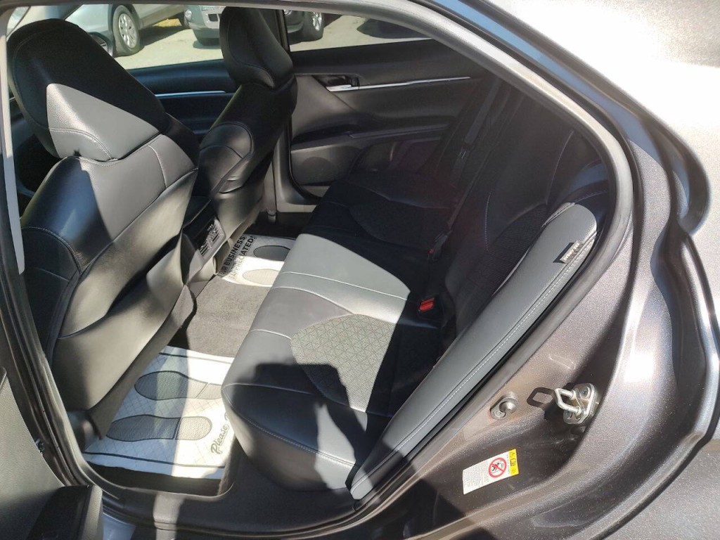 2019 Toyota Camry Image 18