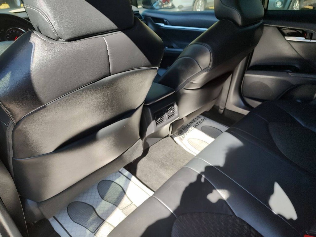 2019 Toyota Camry Image 19