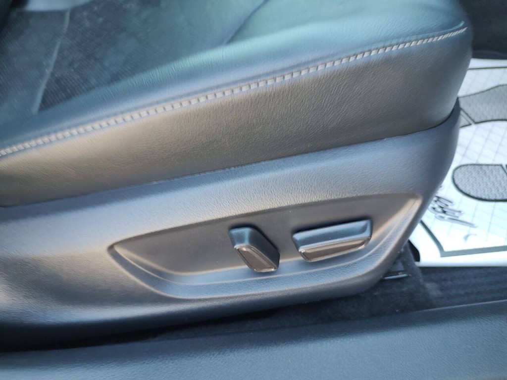 2019 Toyota Camry Image 30