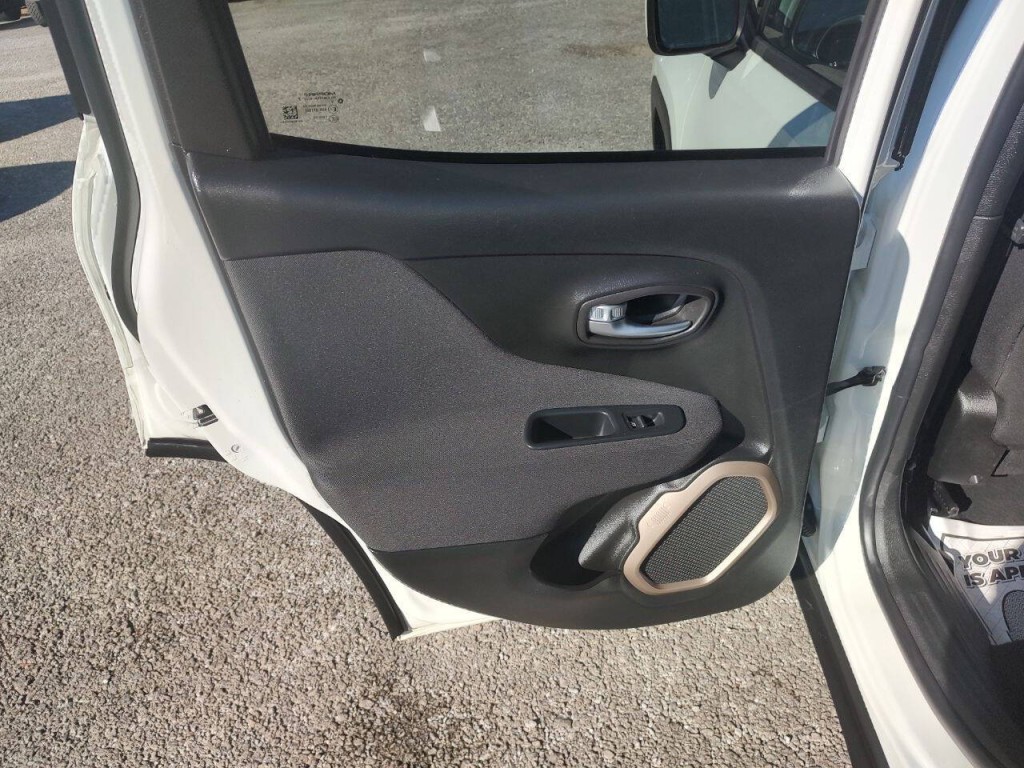 2017 Jeep Renegade Image 21