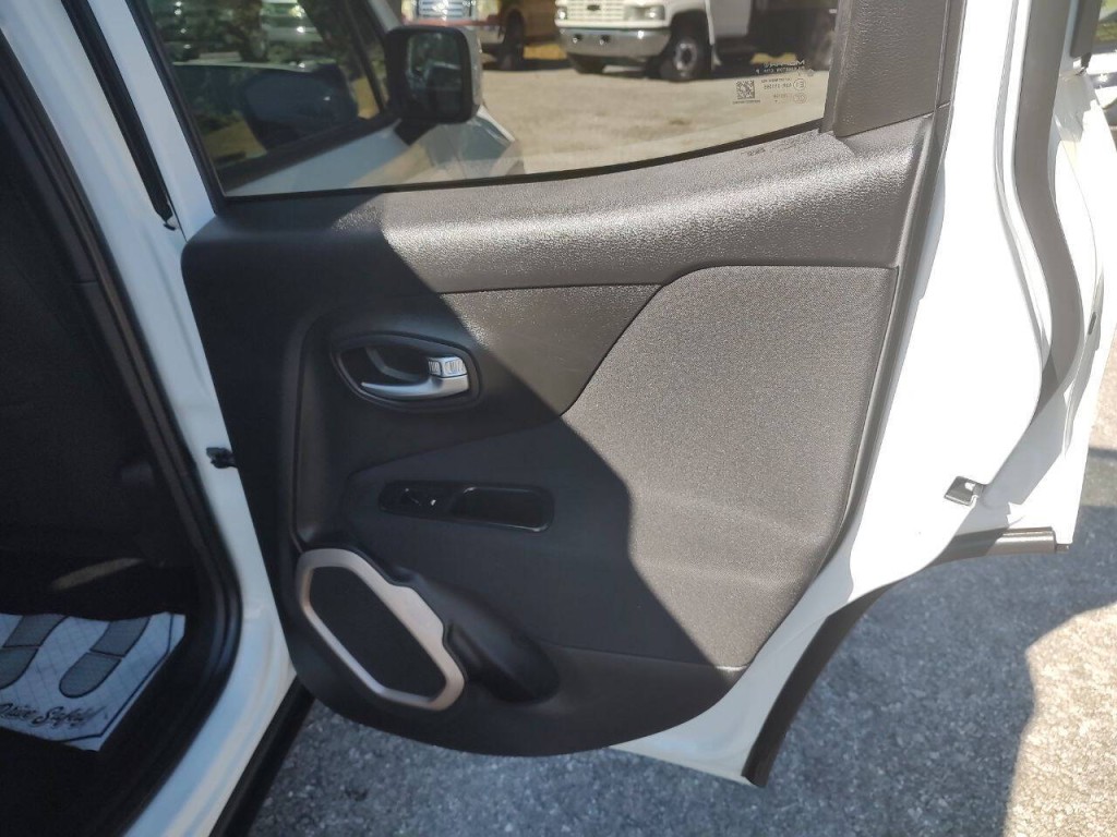 2017 Jeep Renegade Image 27