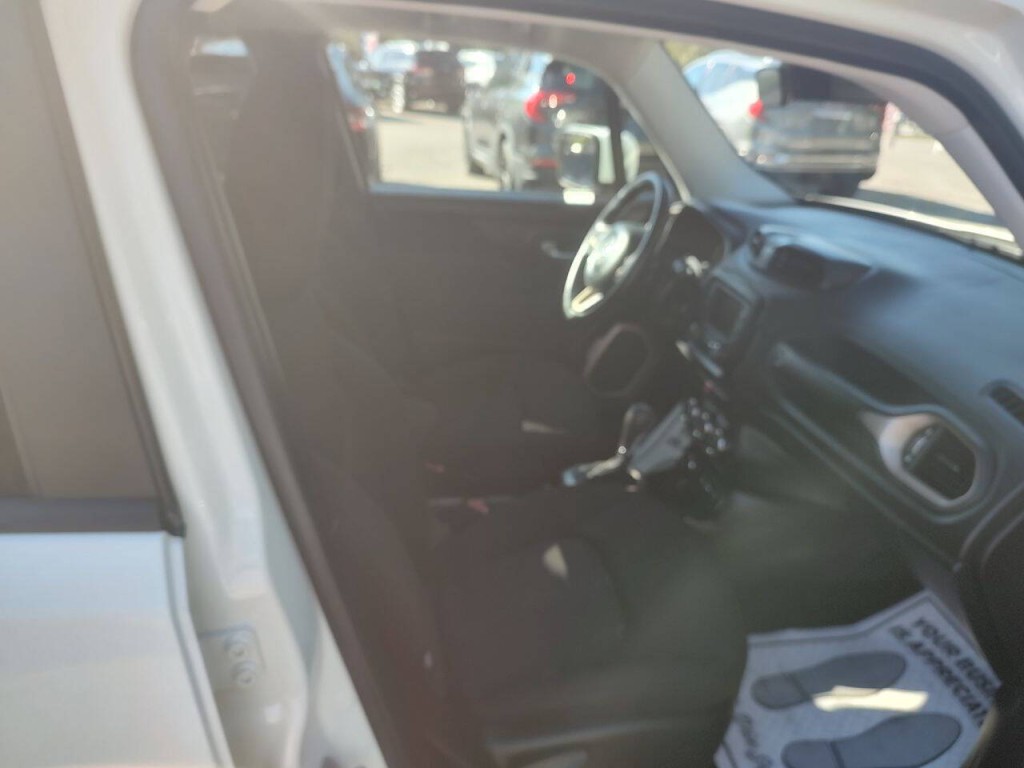 2017 Jeep Renegade Image 28
