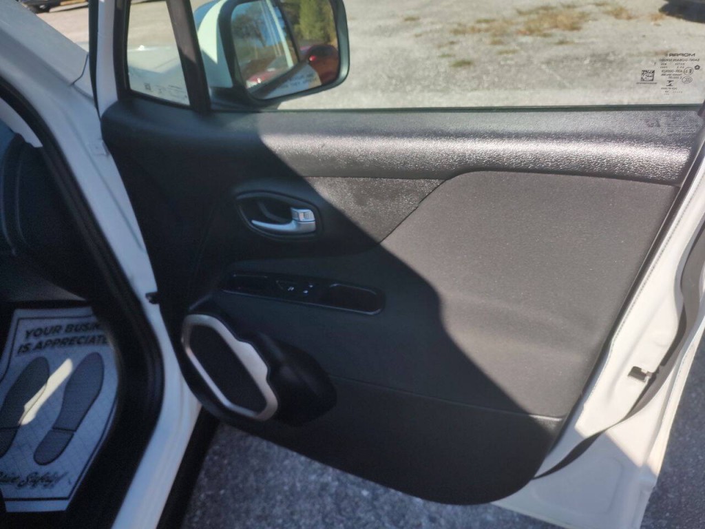 2017 Jeep Renegade Image 29