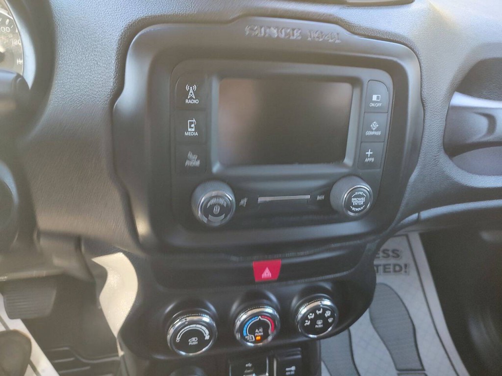 2017 Jeep Renegade Image 32