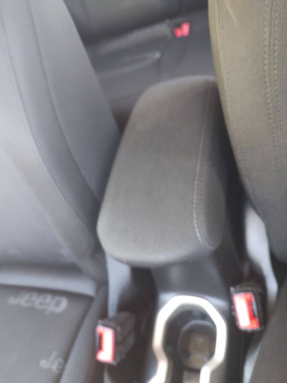 2017 Jeep Renegade Image 35