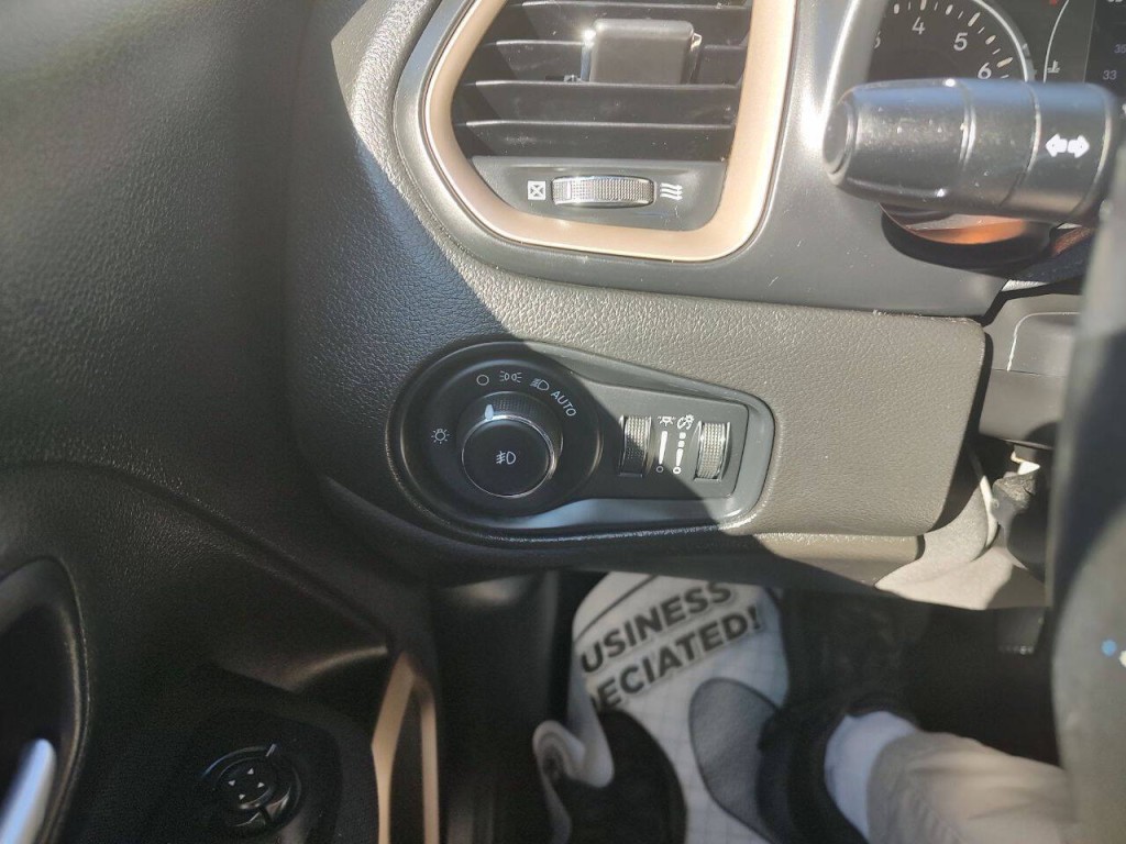 2017 Jeep Renegade Image 42