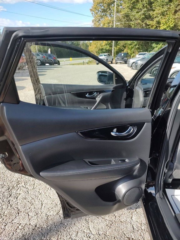 2019 Nissan Rogue Image 30