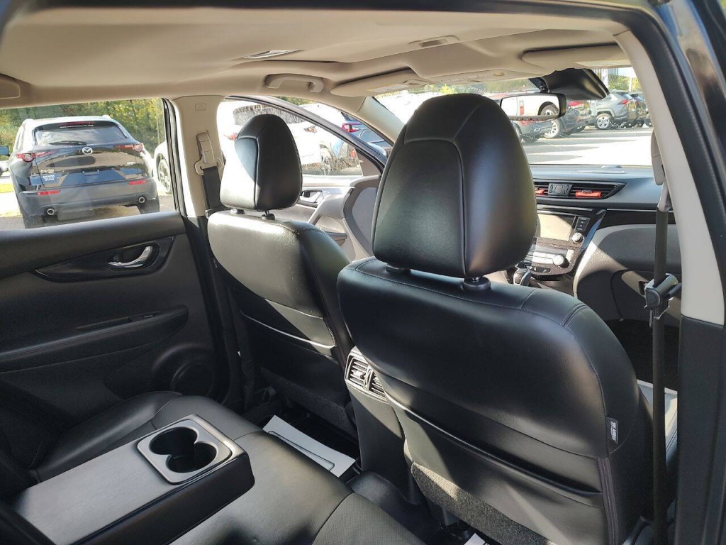 2019 Nissan Rogue Image 34