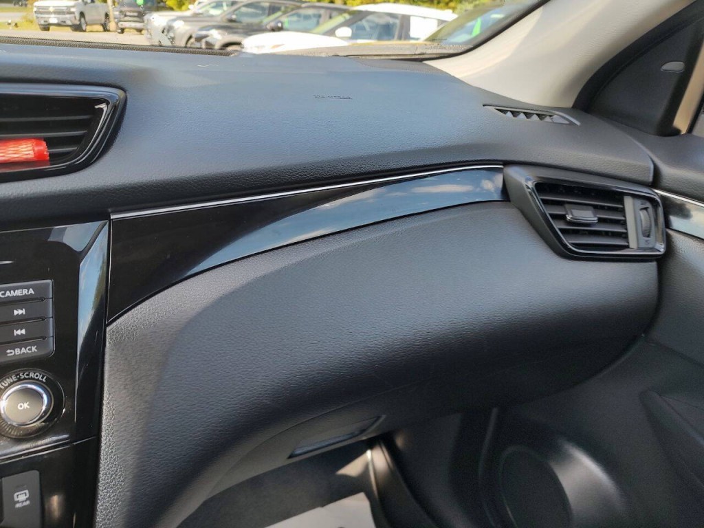 2019 Nissan Rogue Image 42
