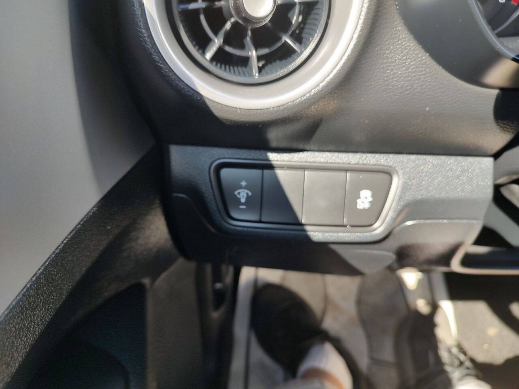 2024 Kia Forte Image 41