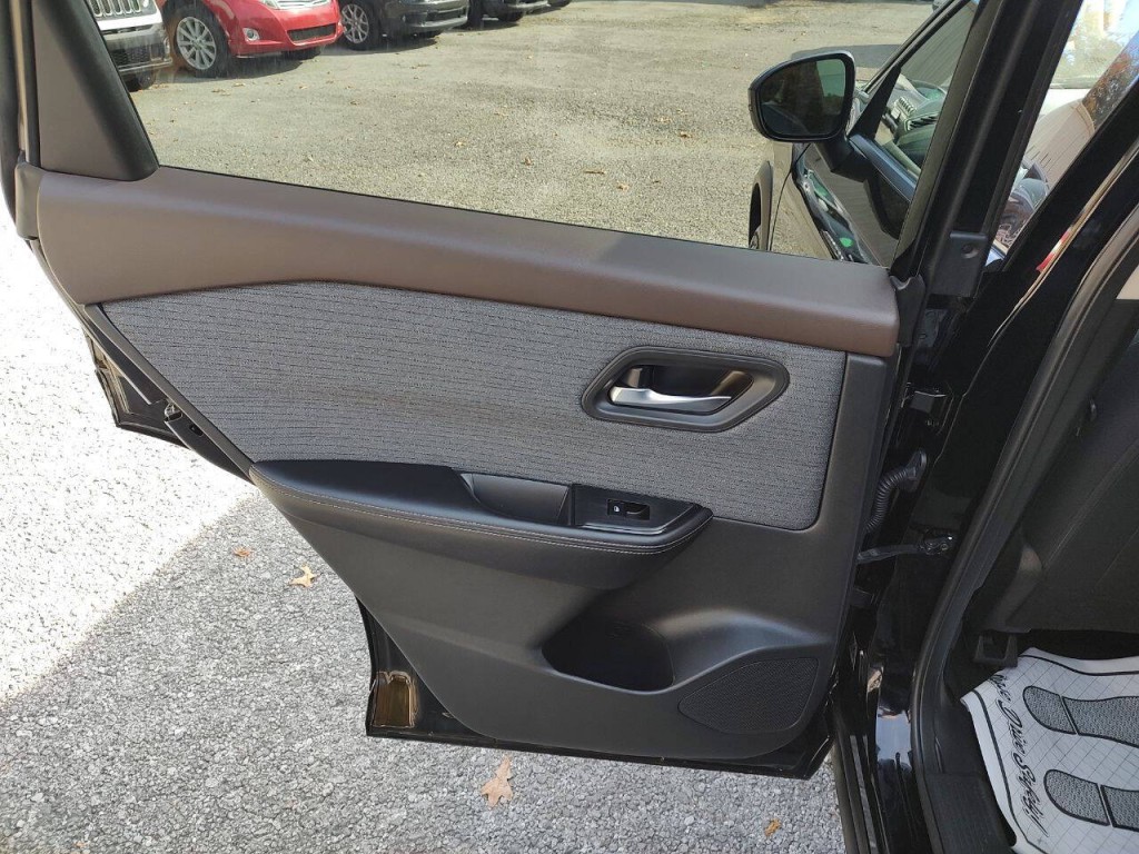 2021 Nissan Rogue Image 25