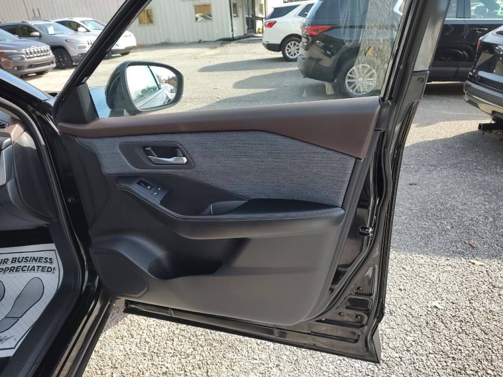 2021 Nissan Rogue Image 35