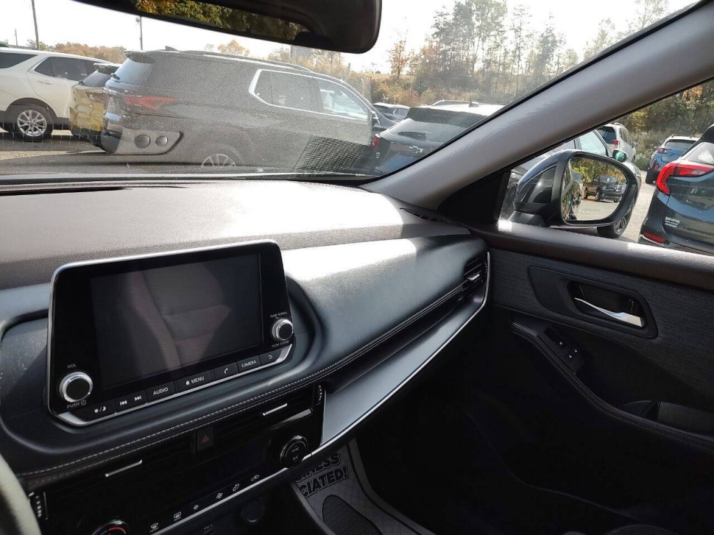 2021 Nissan Rogue Image 36