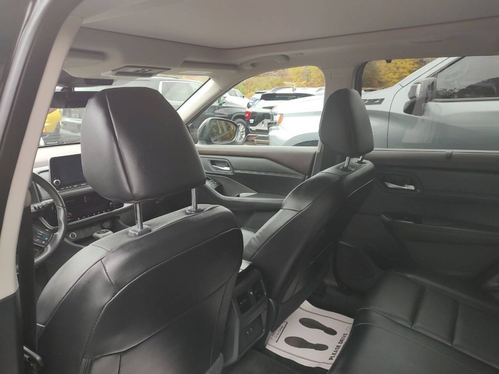 2023 Nissan Rogue Image 18