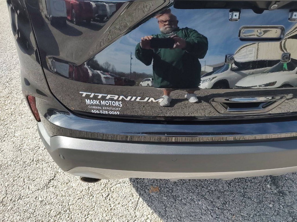 2022 Ford Edge Image 15