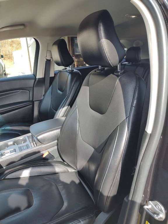 2022 Ford Edge Image 18