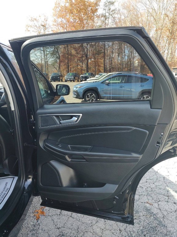 2022 Ford Edge Image 37