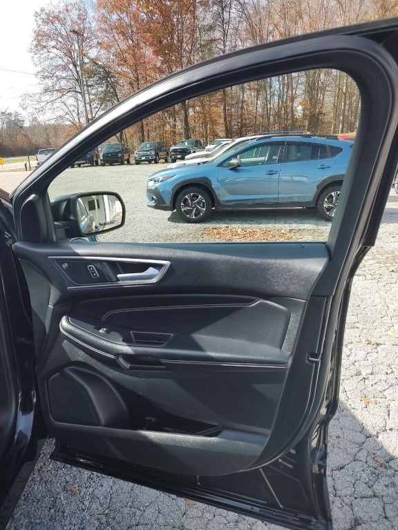 2022 Ford Edge Image 40