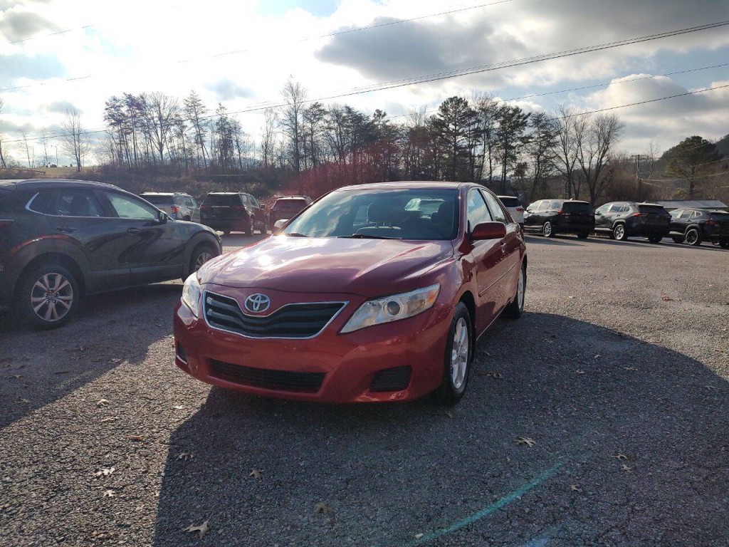2011 Toyota Camry Image 2