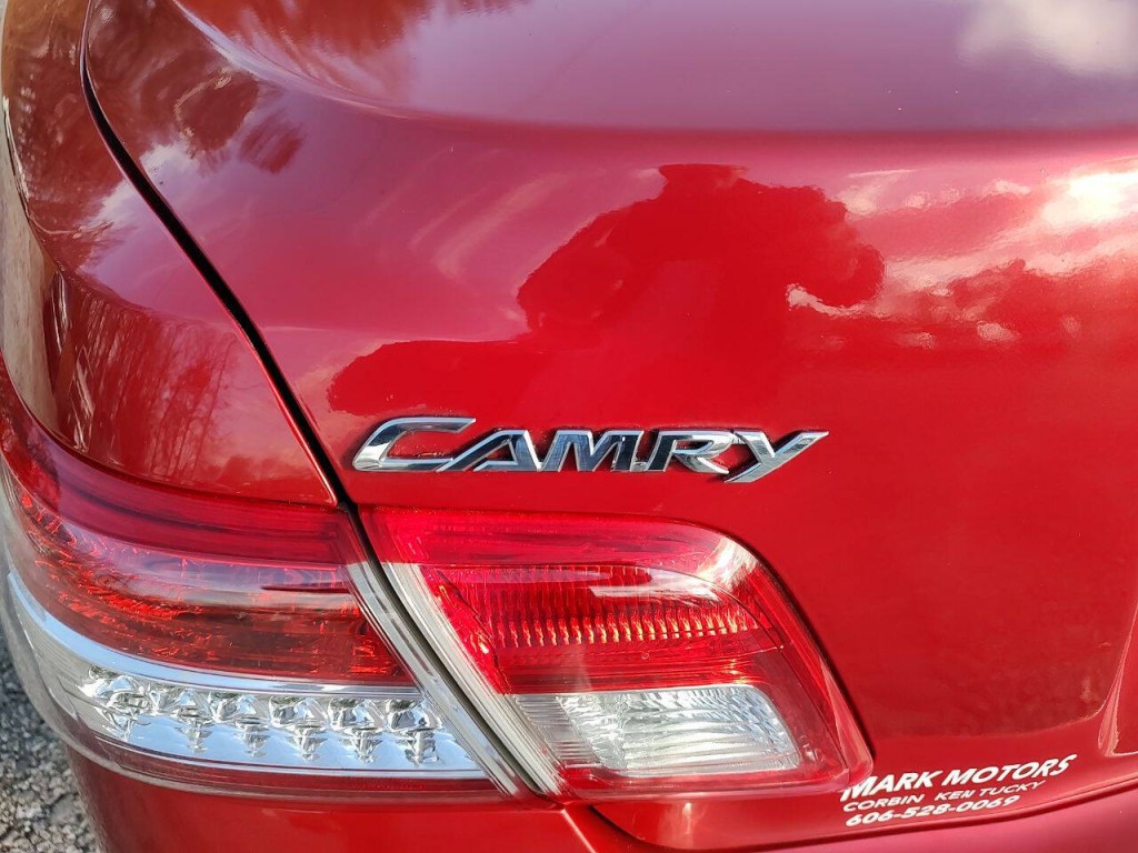 2011 Toyota Camry Image 13
