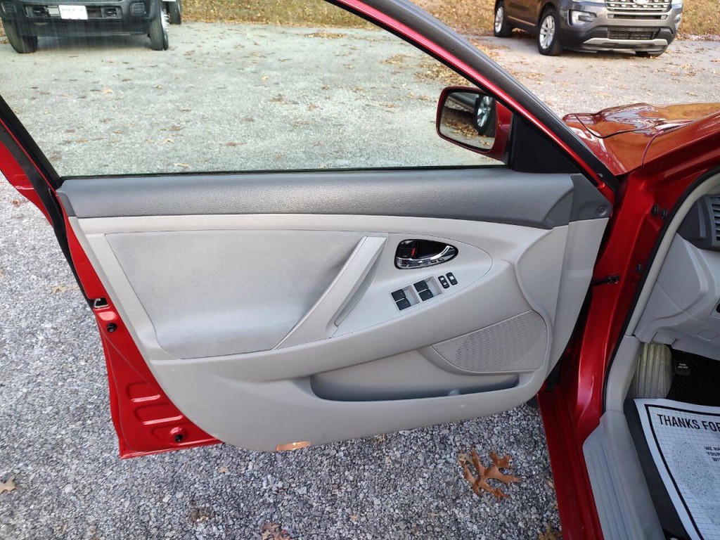 2011 Toyota Camry Image 17