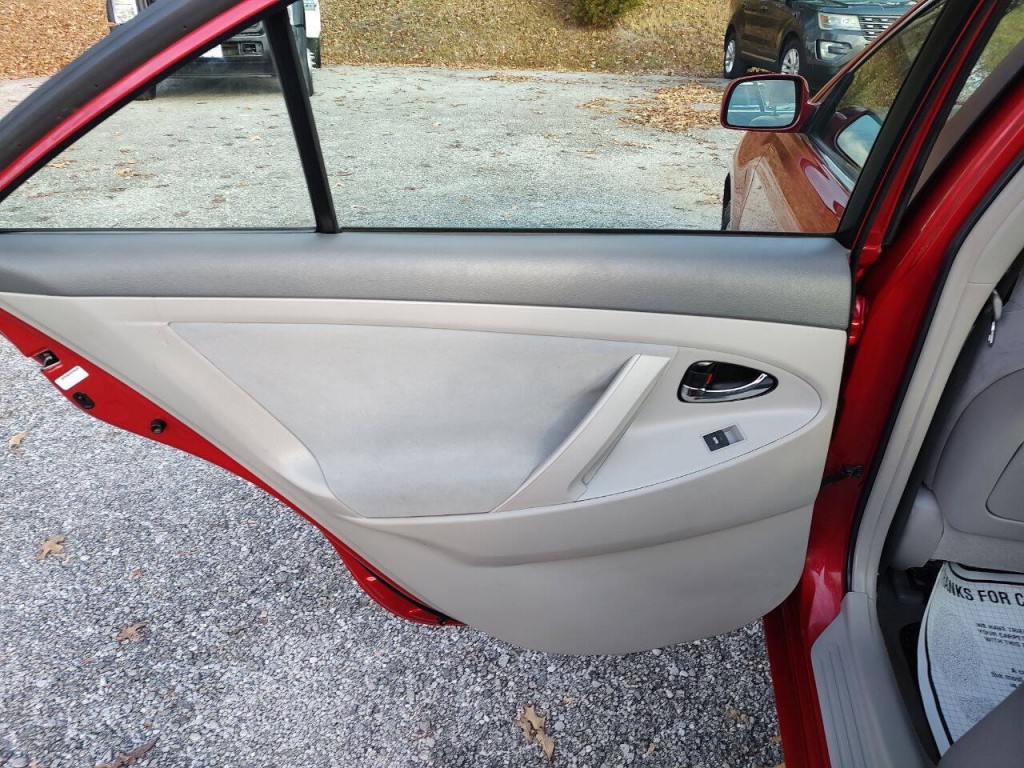 2011 Toyota Camry Image 21