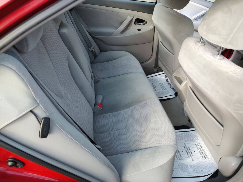 2011 Toyota Camry Image 25