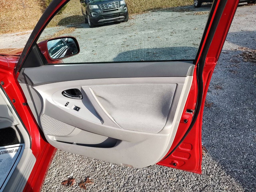 2011 Toyota Camry Image 29