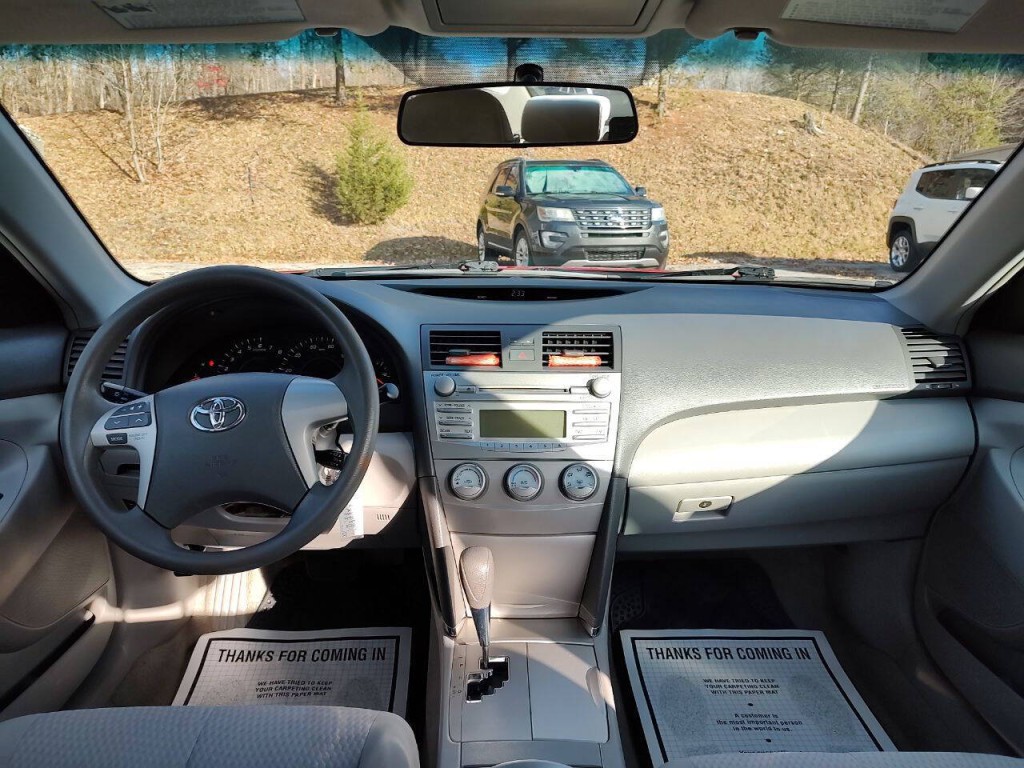 2011 Toyota Camry Image 30