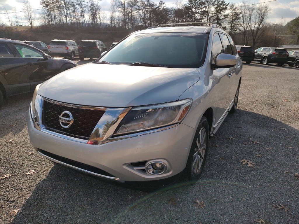 2013 Nissan Pathfinder Image 2