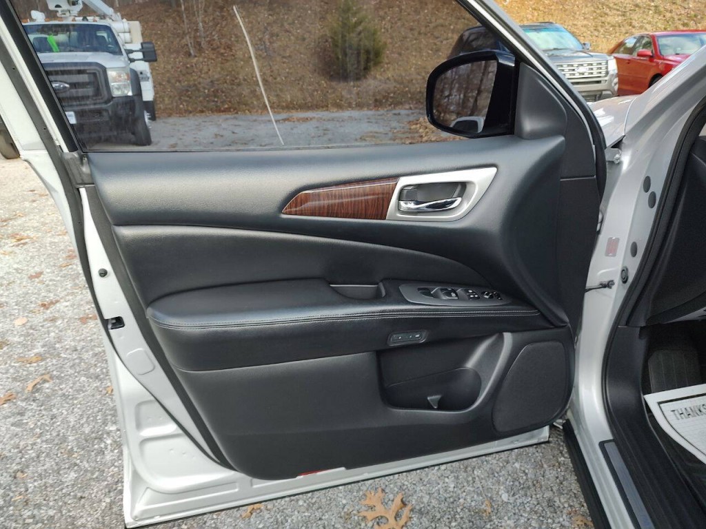 2013 Nissan Pathfinder Image 18