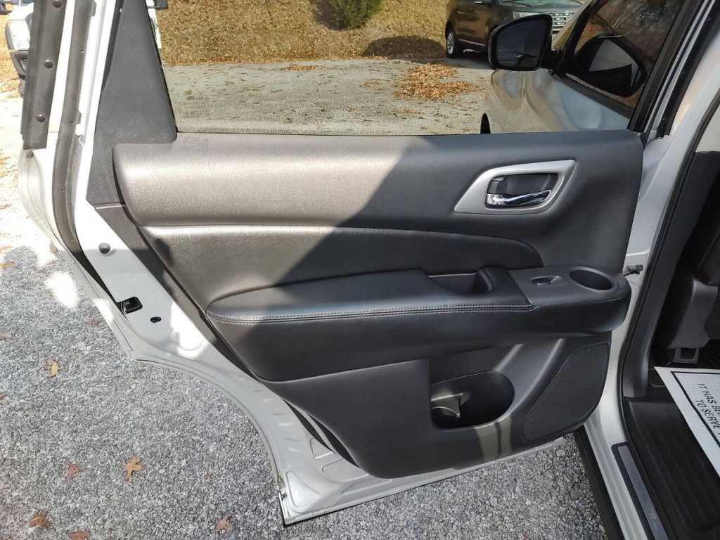 2013 Nissan Pathfinder Image 24