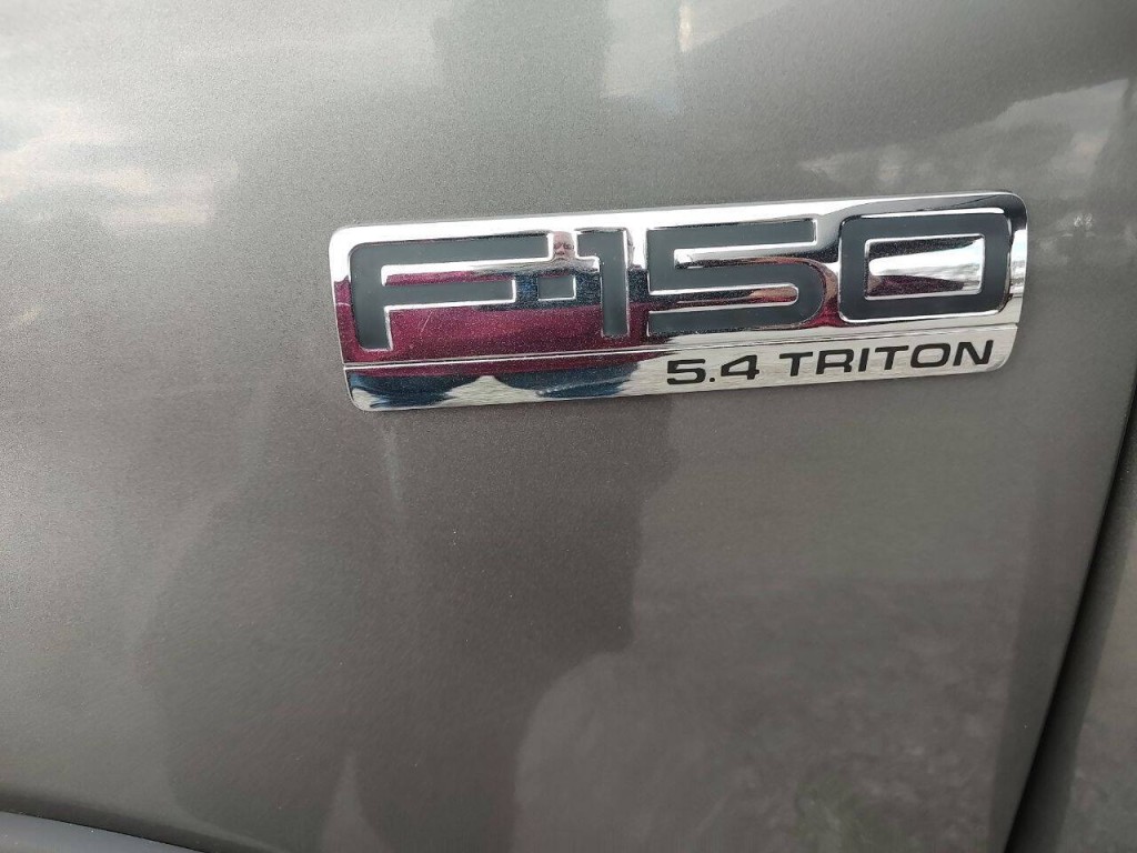 2004 Ford F-150 Image 38