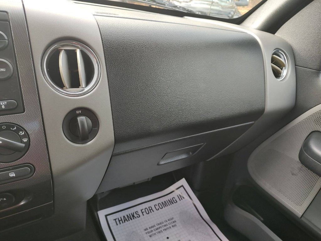 2004 Ford F-150 Image 40